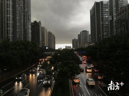 实拍北京暴雨，乌云压城，一秒入夜