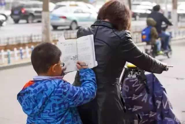 印度父母花重金送孩子上小偷学校，背后的无奈与反思