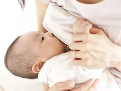 母乳喂养的全方位解析，原因、影响与现代解决方案