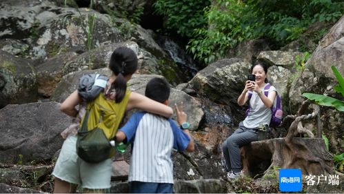 游客因拍照起冲突在景区受气瓶前争吵