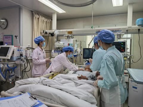 32岁网红下播后突发脑出血进ICU