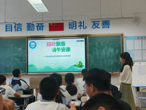 媒体聚焦，校长与孩子同餐——共筑教育公平的温馨桥梁